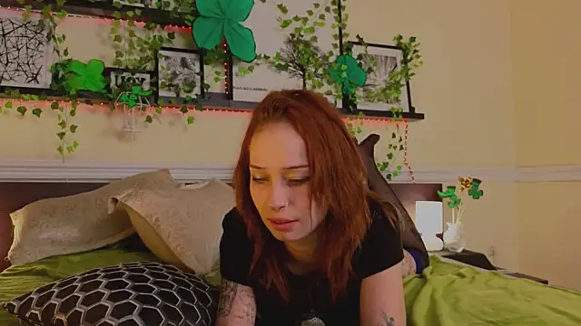 Snapshot of AliceTempt chatting on 03-17-25, 04:33 AliceTempt online show from 03-17-25, 04:33