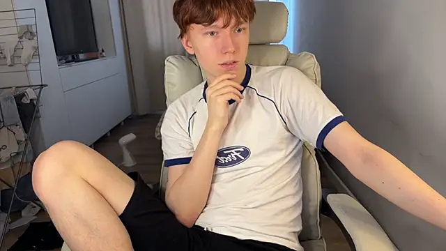 Snapshot of tommy_colson chatting on 11-04-25, 10:47 tommy colson online show from 11-04-25, 10:47