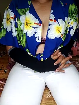 Snapshot of geetha_telugu_kan277 chatting on 09-15-25, 04:12 geetha telugu kan277 online show from 09-15-25, 04:12