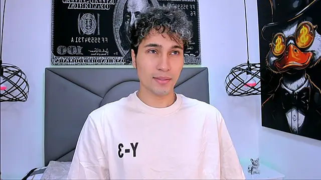 Snapshot of buddy_whitte chatting on 01-07-26, 01:13 buddy whitte online show from 01-07-26, 01:13