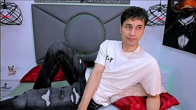 Snapshot of buddy_whitte chatting on 02-16-26, 04:03 buddy whitte online show from 02-16-26, 04:03