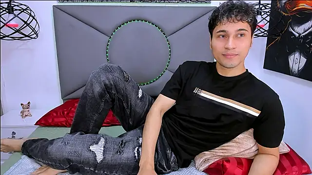 Snapshot of buddy_whitte chatting on 02-26-26, 01:21 buddy whitte online show from 02-26-26, 01:21