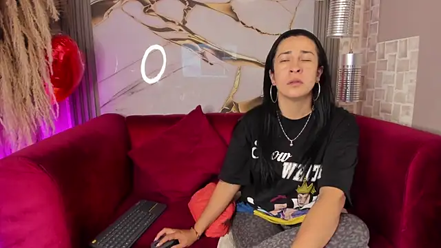 Bella williamss  online show from 11-18-25, 07:51