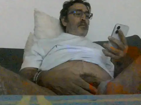 Snapshot of moreno51 chatting on 11-16-25, 11:32 moreno51 online show from 11-16-25, 11:32