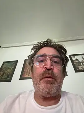 Snapshot of moreno51 chatting on 12-15-25, 11:20 moreno51 online show from 12-15-25, 11:20