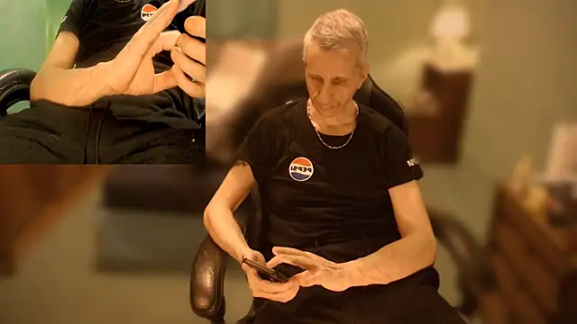 Snapshot of maxdaddy690 chatting on 12-31-24, 02:03 maxdaddy690 online show from 12-31-24, 02:03