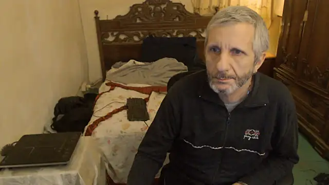 Snapshot of maxdaddy690 chatting on 12-22-25, 02:36 maxdaddy690 online show from 12-22-25, 02:36