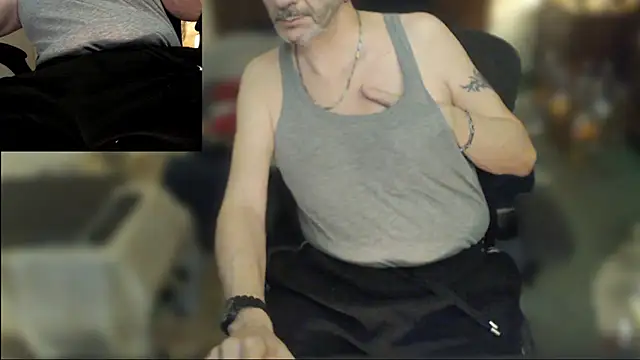 Snapshot of maxdaddy690 chatting on 04-28-26, 09:31 maxdaddy690 online show from 04-28-26, 09:31