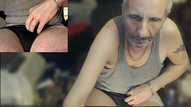 Snapshot of maxdaddy690 chatting on 05-07-26, 08:03 maxdaddy690 online show from 05-07-26, 08:03