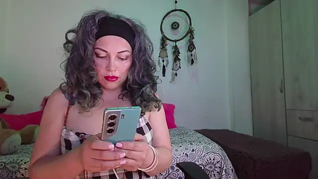 Victoria Lover online show from 10-28-25, 03:54