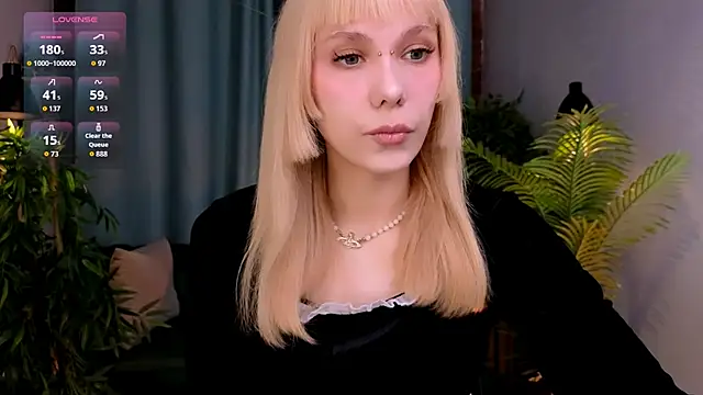 Snapshot of Cherry_Bite chatting on 09-22-25, 09:39 Cherry Bite online show from 09-22-25, 09:39