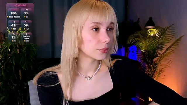 Snapshot of Cherry_Bite chatting on 09-27-25, 10:37 Cherry Bite online show from 09-27-25, 10:37