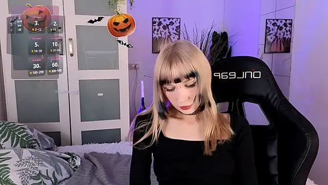 Snapshot of Cherry_Bite chatting on 10-30-25, 09:37 Cherry Bite online show from 10-30-25, 09:37