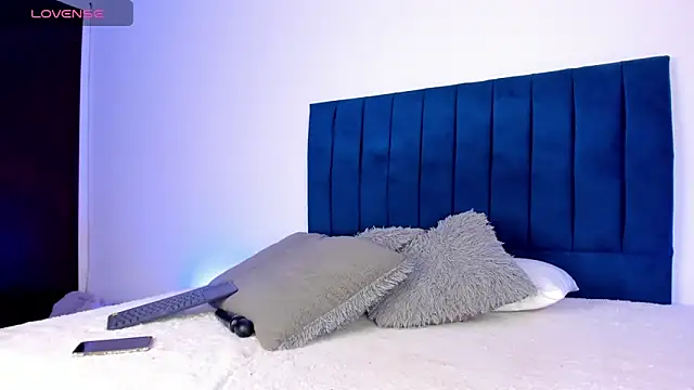 Snapshot of Iam_brittanyjhons chatting on 12-22-25, 12:18 Iam brittanyjhons online show from 12-22-25, 12:18