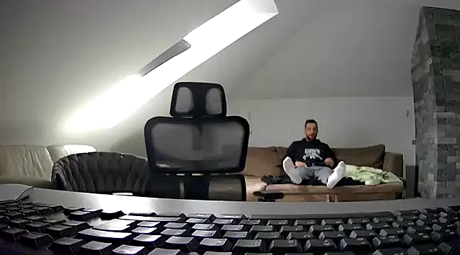 Snapshot of gryzoon chatting on 03-13-25, 06:16 gryzoon online show from 03-13-25, 06:16