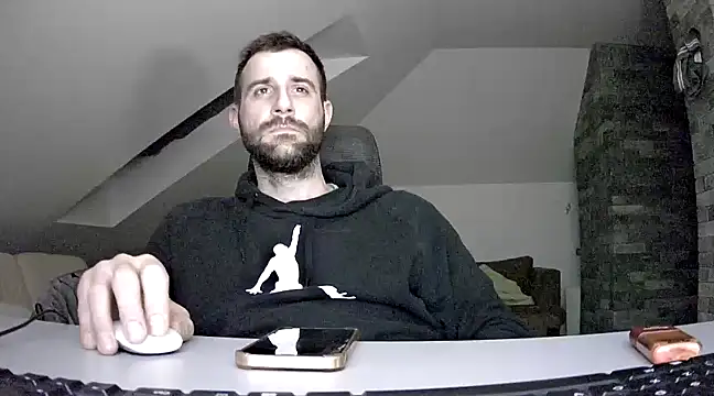 Snapshot of gryzoon chatting on 03-17-25, 02:30 gryzoon online show from 03-17-25, 02:30