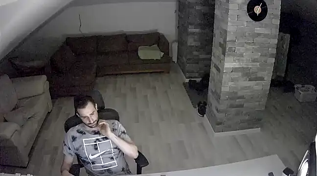 Snapshot of gryzoon chatting on 03-18-25, 07:20 gryzoon online show from 03-18-25, 07:20