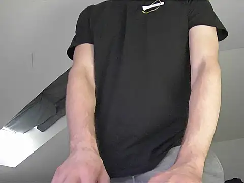 Snapshot of gryzoon chatting on 09-13-25, 02:06 gryzoon online show from 09-13-25, 02:06