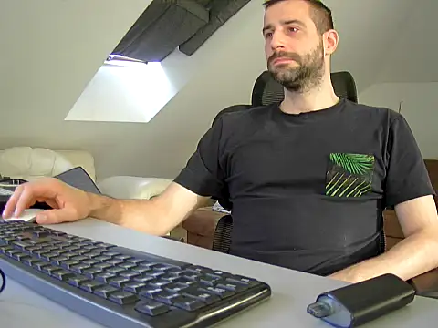 Snapshot of gryzoon chatting on 09-25-25, 02:54 gryzoon online show from 09-25-25, 02:54