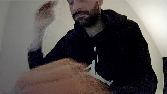 Snapshot of gryzoon chatting on 09-30-25, 06:35 gryzoon online show from 09-30-25, 06:35