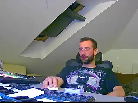 Snapshot of gryzoon chatting on 10-04-25, 10:19 gryzoon online show from 10-04-25, 10:19