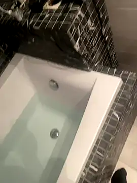 Snapshot of gryzoon chatting on 10-23-25, 02:00 gryzoon online show from 10-23-25, 02:00