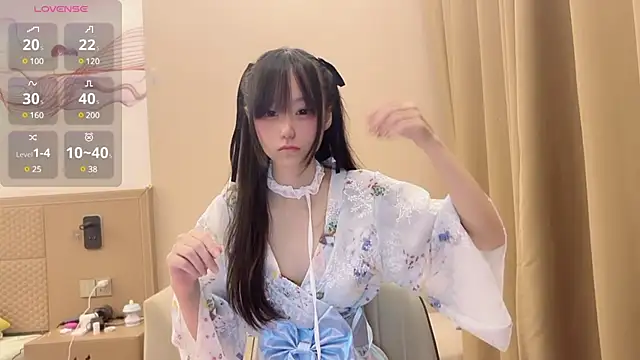 Snapshot of Xiaoxia-Baby chatting on 03-09-25, 09:35 Xiaoxia-Baby online show from 03-09-25, 09:35