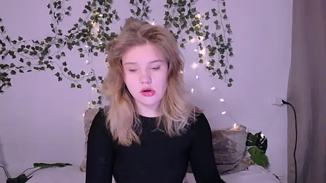 LaseyMoon online show from 03-18-25, 01:10