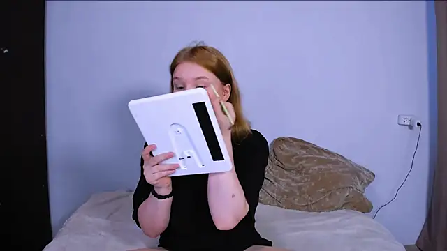 LaseyMoon online show from 09-09-25, 02:00