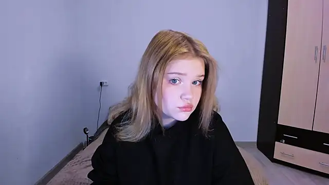 LaseyMoon online show from 11-23-25, 01:49