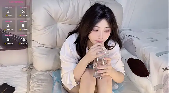 xiaolanlan3344 online show from 03-20-25, 05:47