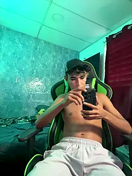 Snapshot of twinks_28 chatting on 10-10-25, 08:08 twinks 28 online show from 10-10-25, 08:08