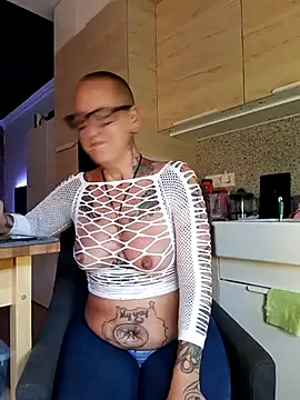 Snapshot of Emma_Milf25 chatting on 03-17-25, 07:13 Emma Milf25 online show from 03-17-25, 07:13