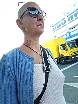 Snapshot of Emma_Milf25 chatting on 09-25-25, 07:56 Emma Milf25 online show from 09-25-25, 07:56