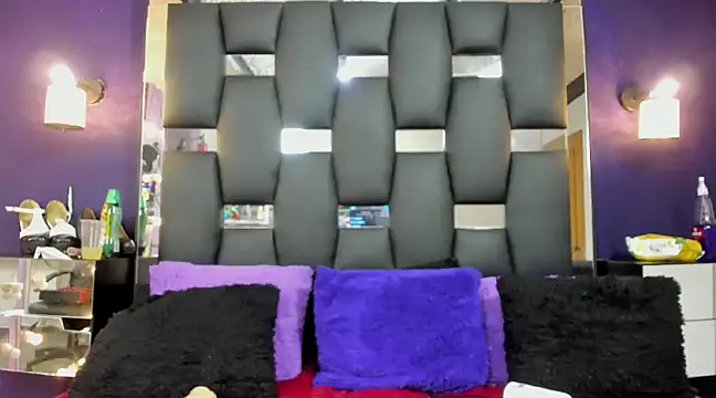 EMYCLARK01 online show from 03-18-25, 12:16