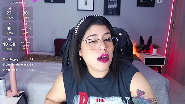 Snapshot of Veronika_metal chatting on 03-05-25, 03:29 Veronika metal online show from 03-05-25, 03:29