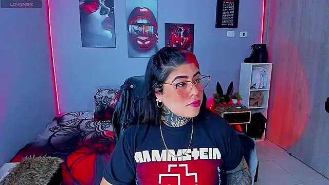 Snapshot of Veronika_metal chatting on 09-09-25, 06:07 Veronika metal online show from 09-09-25, 06:07