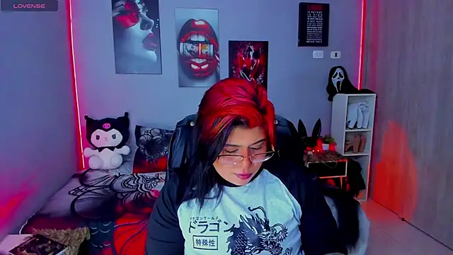 Snapshot of Veronika_metal chatting on 11-13-25, 06:29 Veronika metal online show from 11-13-25, 06:29