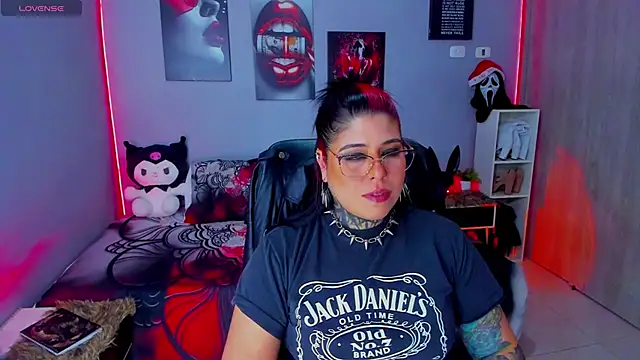 Snapshot of Veronika_metal chatting on 11-14-25, 07:34 Veronika metal online show from 11-14-25, 07:34