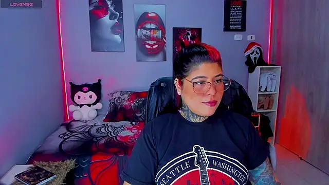 Snapshot of Veronika_metal chatting on 11-20-25, 06:40 Veronika metal online show from 11-20-25, 06:40