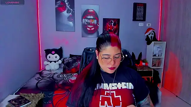 Snapshot of Veronika_metal chatting on 11-25-25, 06:52 Veronika metal online show from 11-25-25, 06:52