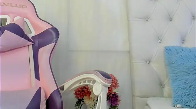 Snapshot of kamii_arias chatting on 03-12-25, 12:04 kamii arias online show from 03-12-25, 12:04