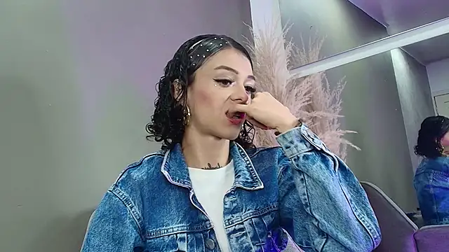 Vaiolett Smith online show from 03-26-26, 02:44