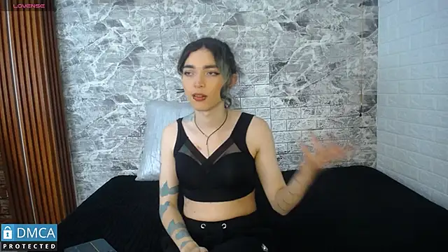 Snapshot of MaeveKuro chatting on 09-13-25, 03:06 MaeveKuro online show from 09-13-25, 03:06