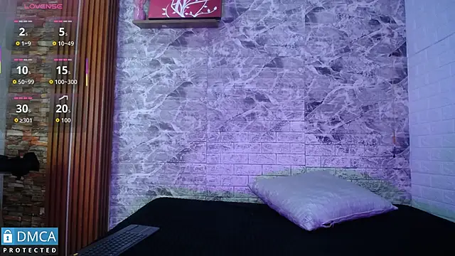 Snapshot of MaeveKuro chatting on 09-15-25, 03:28 MaeveKuro online show from 09-15-25, 03:28