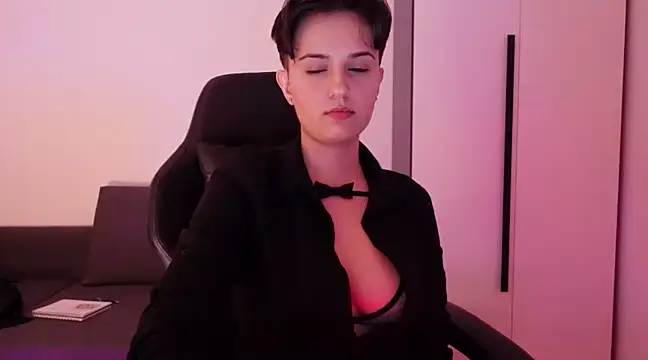 Snapshot of DomAres chatting on 02-28-25, 07:56 DomAres online show from 02-28-25, 07:56