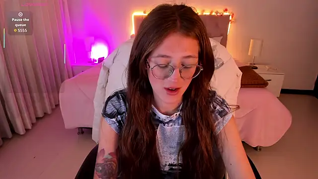 Emily Warren  online show from 11-11-25, 07:25