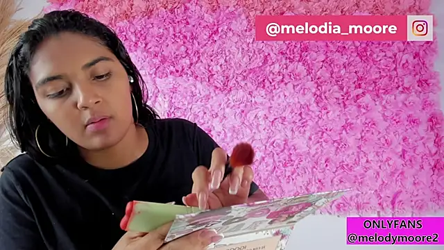 Melodymoore  online show from 11-19-25, 10:21