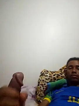 Snapshot of joaomg10 chatting on 12-15-25, 03:22 joaomg10 online show from 12-15-25, 03:22