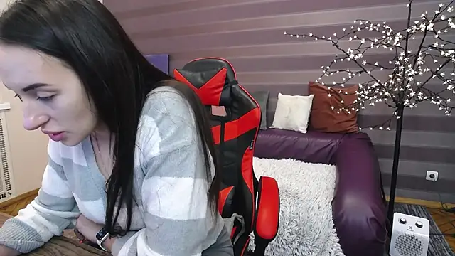 Snapshot of JenniferStone chatting on 01-18-25, 06:45 JenniferStone online show from 01-18-25, 06:45